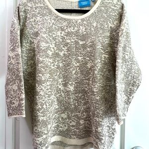 Simply Vera Wang shiny Sweater size Medium